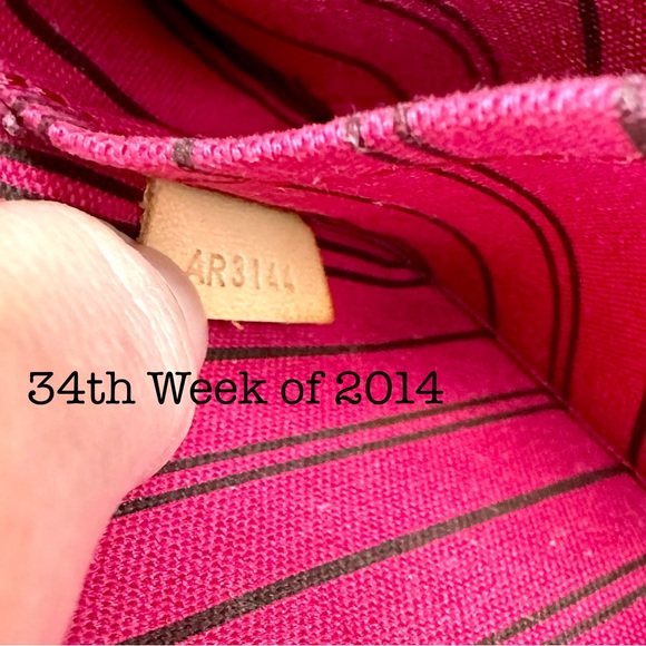 Louis Vuitton Monogram Neverfull Pouch with pink interior and box - Picture 10 of 14